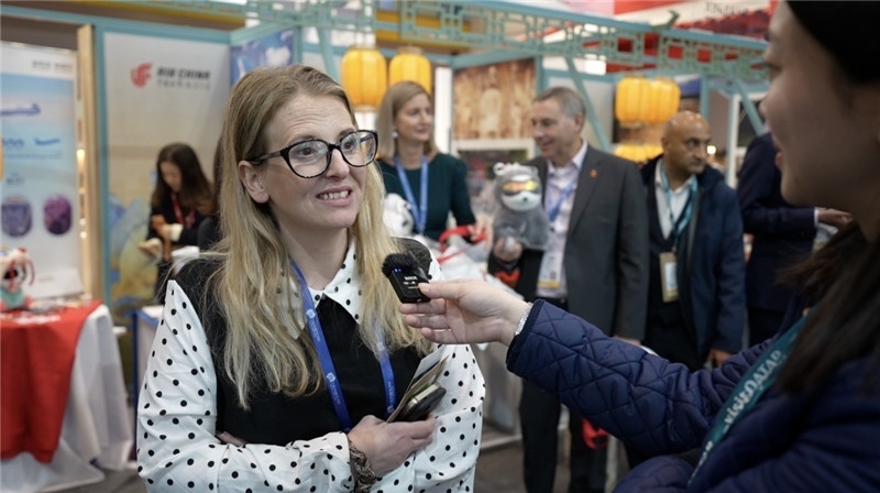 英格蘭約克旅游局局長(zhǎng)薩曼莎·亨特接受采訪。 吳若鳴攝