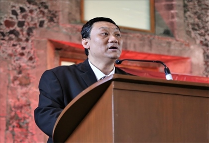 拉美分社負(fù)責(zé)人苗野主持慶?；顒?dòng)。主辦方供圖