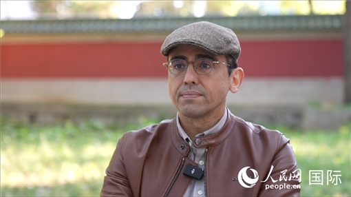 巴西漢學(xué)家喬治·西內(nèi)迪諾（中文名“沈友友”）。人民網(wǎng)記者 劉寧攝