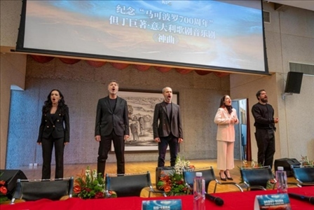 發(fā)布會現(xiàn)場，主創(chuàng)表演音樂劇片段。主辦方供圖