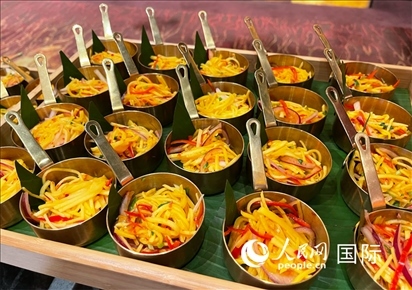 馬來西亞美食節(jié)現(xiàn)場準(zhǔn)備的美食。人民網(wǎng) 王婧攝