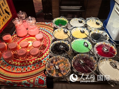 馬來西亞美食節(jié)現(xiàn)場準(zhǔn)備的美食。人民網(wǎng) 楊春燕攝