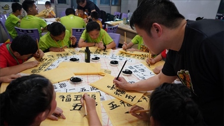 書法教學(xué)。主辦方供圖