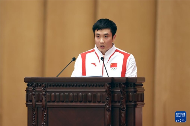 11月15日，跳水運動員曹緣在報告會上發(fā)言。新華社記者 李明 攝