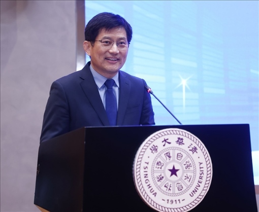 清華大學(xué)國(guó)家治理研究院執(zhí)行院長(zhǎng)、清華大學(xué)計(jì)算社會(huì)科學(xué)與國(guó)家治理實(shí)驗(yàn)室執(zhí)行主任孟慶國(guó)教授演講。供圖單位：清華大學(xué)國(guó)家治理研究院