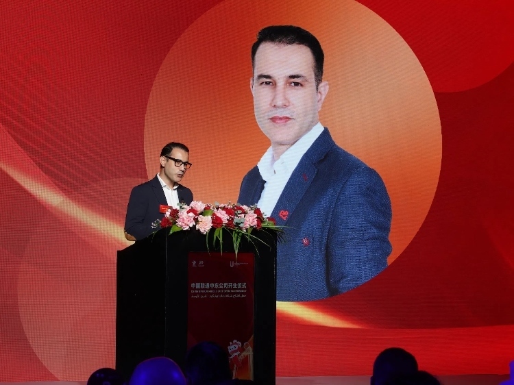 阿聯(lián)酋電信公司國際漫游與物聯(lián)網(wǎng)業(yè)務(wù)負(fù)責(zé)人賈瓦德·本塔賈爾致辭。中國聯(lián)通中東公司供圖