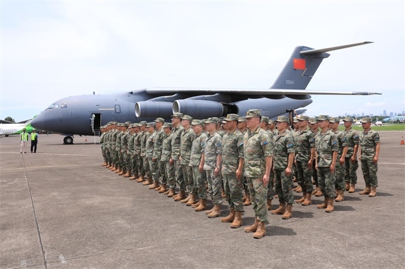 中方參演部隊(duì)搭乘運(yùn)—20運(yùn)輸機(jī)飛抵印尼國民軍空軍哈利姆機(jī)場。 龔勝祥攝