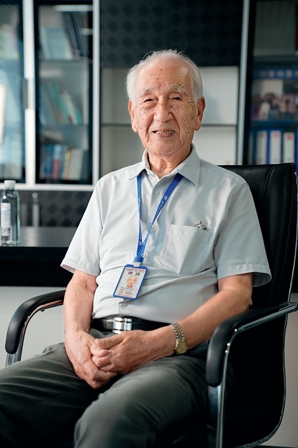 2024年8月，佐佐木俊一在深圳接受本刊記者采訪。