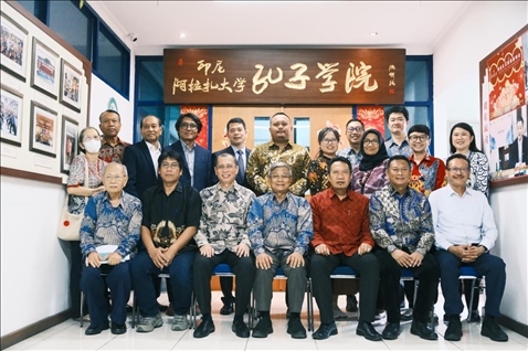 參會嘉賓合影。阿拉扎大學(xué)孔子學(xué)院供圖