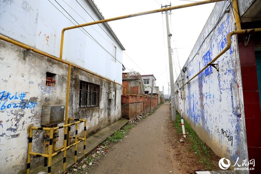 中燃公司在玉山鎮(zhèn)鋪設(shè)完工的燃?xì)夤芫W(wǎng)。人民網(wǎng)記者 慎志遠(yuǎn)攝