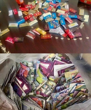 孩子們收集的煙卡、卡牌。受訪者供圖