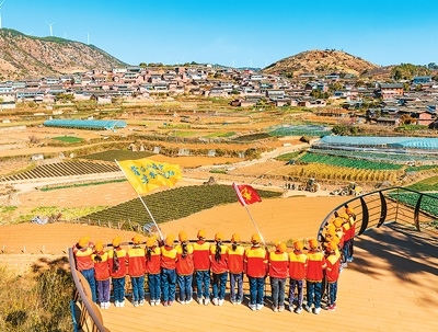 學生在攀枝花迤沙拉歷史文化主題研學基地參觀。 石 磊攝