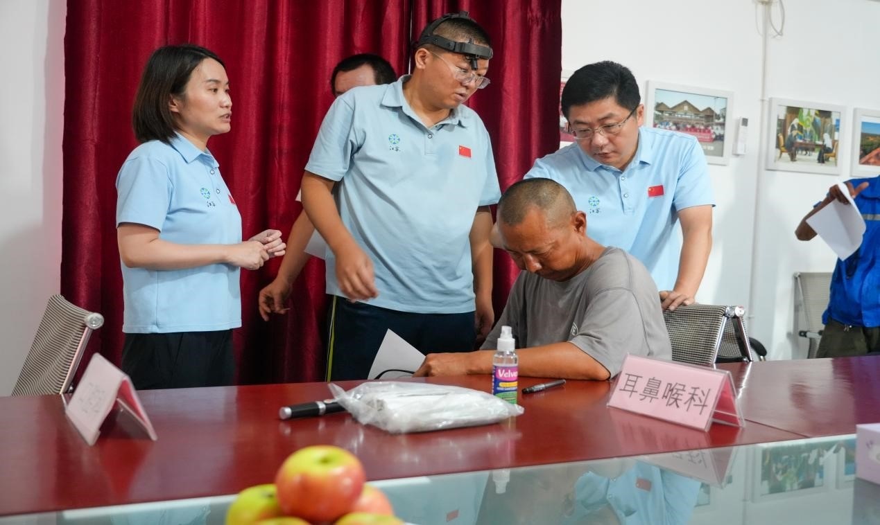 醫(yī)療隊專家診療現(xiàn)場。中國土木供圖