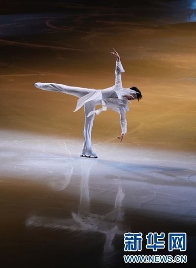 圖為羽生結(jié)弦在表演中。記者 錢(qián)錚 攝