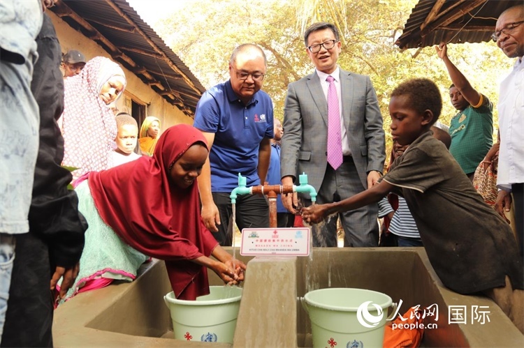 安全供水工程揭牌儀式現(xiàn)場。施亮攝