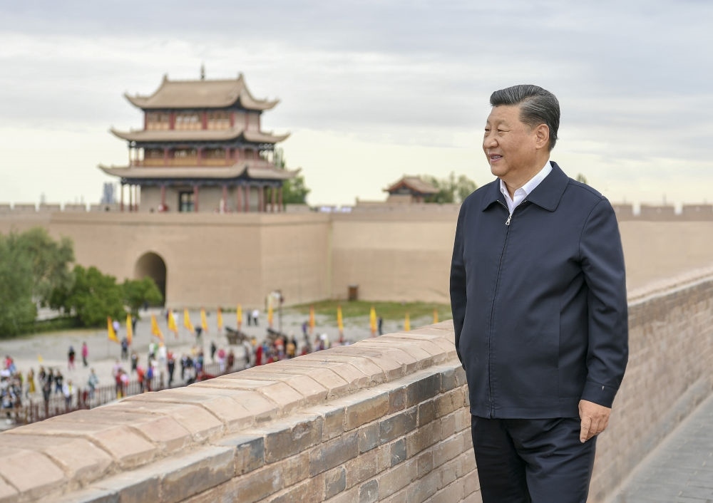 2019年8月20日上午，習(xí)近平總書記來到嘉峪關(guān)關(guān)城，登上城樓察看關(guān)城整體面貌，聽取河西走廊長城、關(guān)隘歷史文化情況介紹。新華社記者 謝環(huán)馳 攝