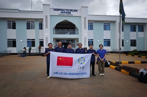 中國援桑給巴爾醫(yī)療隊在基文吉區(qū)醫(yī)院開展相關(guān)活動。中國援桑醫(yī)療隊供圖