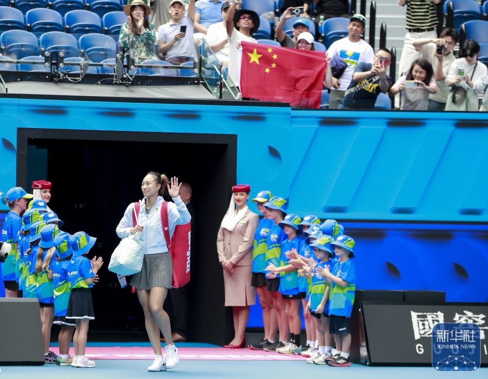 ↑鄭欽文在比賽前入場。新華社記者 馬平 攝