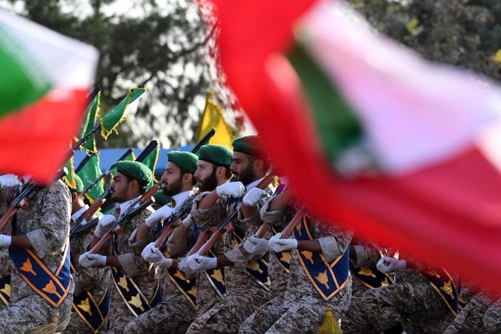 2024年9月21日，伊朗軍人在首都德黑蘭參加閱兵式。新華社記者沙達(dá)提攝