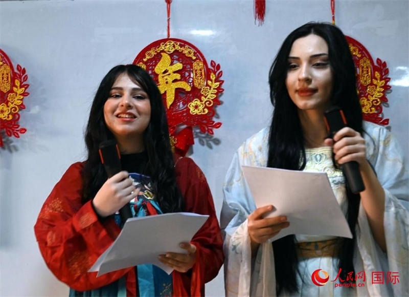 活動由中文系學生主持。人民網(wǎng)伊納斯·易卜拉欣攝