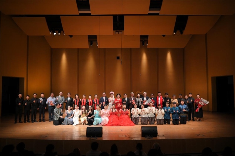 音樂會嘉賓與表演者集體合影。活動(dòng)主辦方供圖