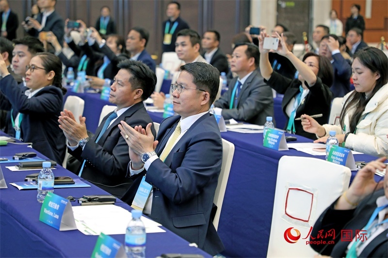 這是1月16日在南寧國際會展中心拍攝的“世界市長對話·南寧”活動現(xiàn)場。人民網(wǎng)記者 趙益普攝