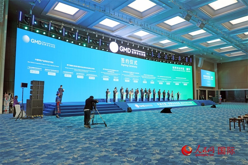 活動現(xiàn)場舉行的中國同東盟國家交流合作項目簽約。人民網(wǎng)記者趙益普攝