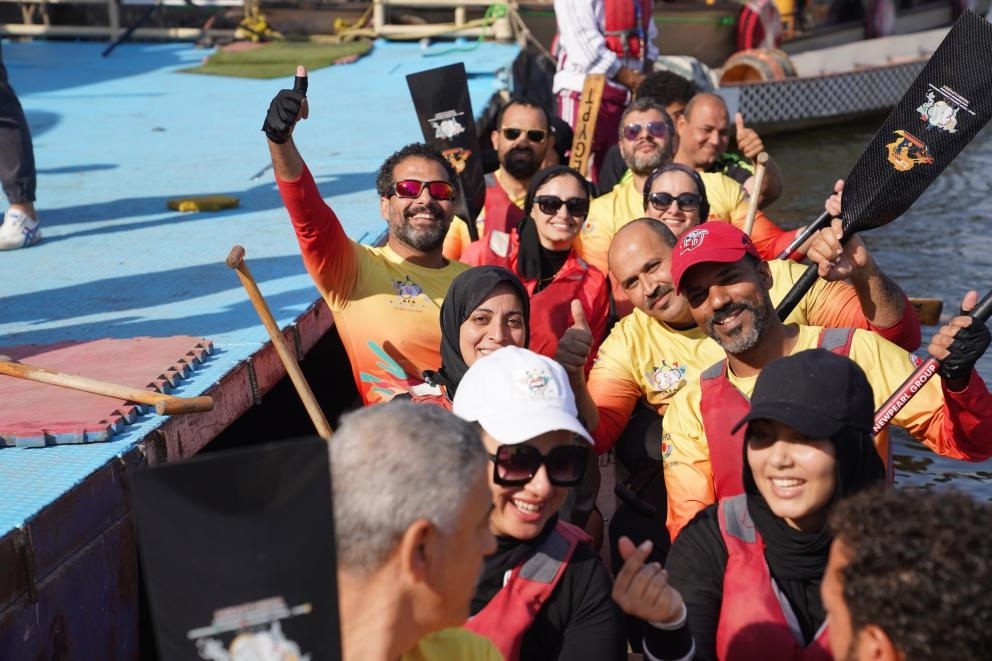 活動現(xiàn)場龍舟競技，共慶春節(jié)。開羅中國文化中心供圖