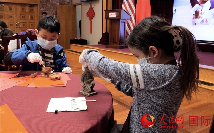 “我是文物修復(fù)師”活動環(huán)節(jié)。李鑫江攝