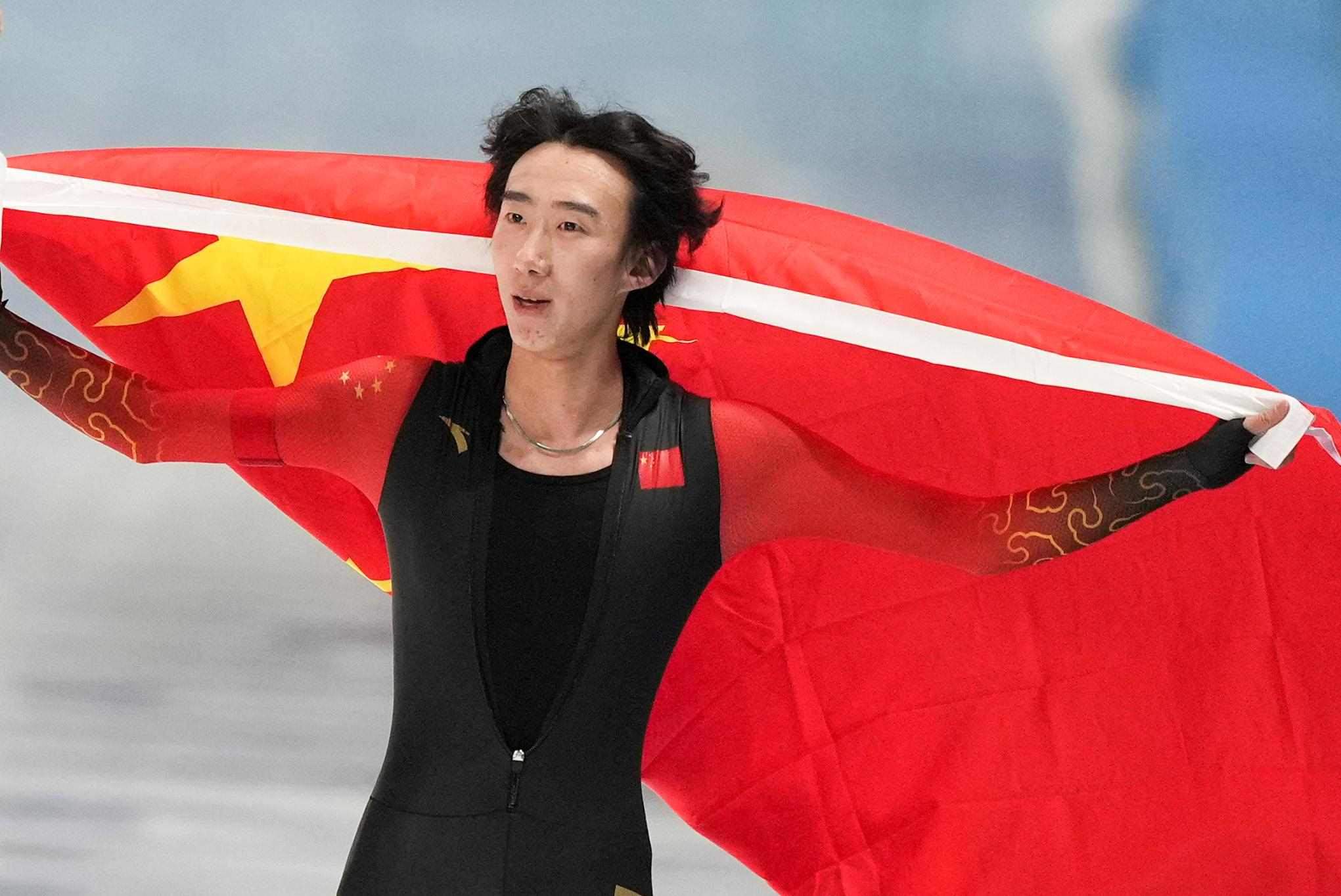 2月9日，吳宇慶祝奪冠。新華社記者 李一博 攝