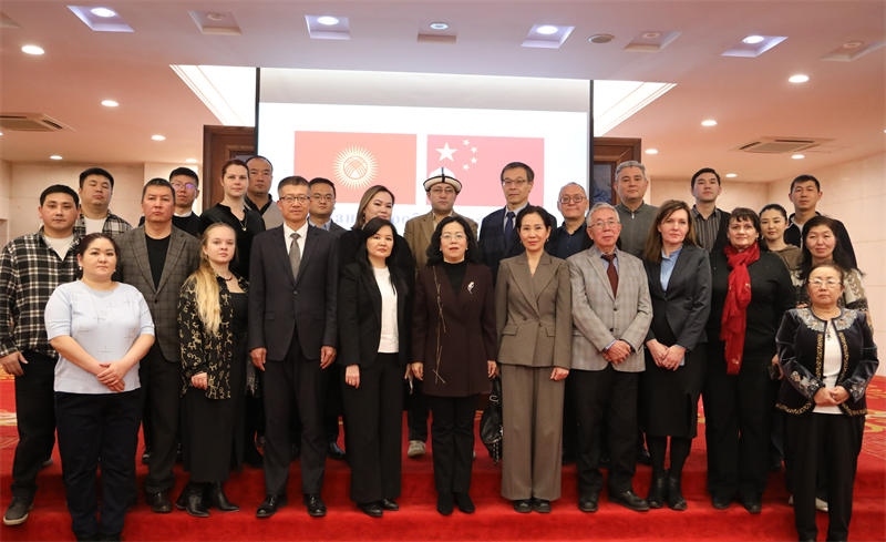 與會(huì)人員合影。中國(guó)駐吉爾吉斯斯坦使館供圖