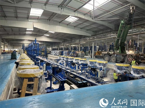 森麒麟輪胎在科技城的工廠車間。人民網(wǎng)記者 黃培昭攝