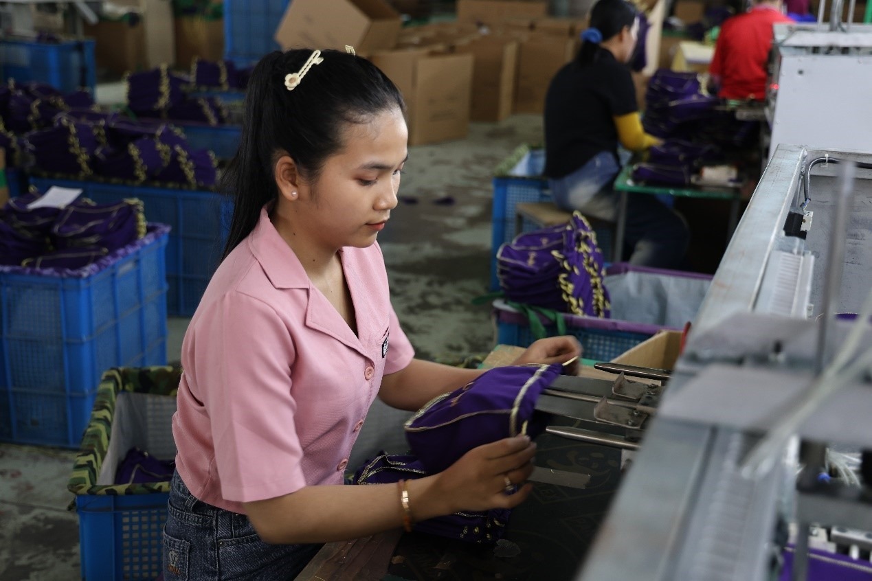 達(dá)尼在西港特區(qū)內(nèi)工作。西港特區(qū)供圖