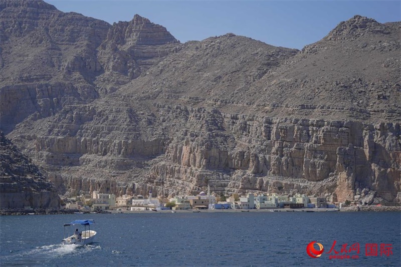 遠(yuǎn)眺庫(kù)姆扎爾村。人民網(wǎng) 塔里克·易卜拉欣攝