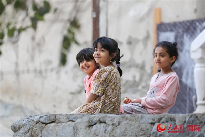 庫(kù)姆扎爾村的兒童。人民網(wǎng) 塔里克·易卜拉欣攝