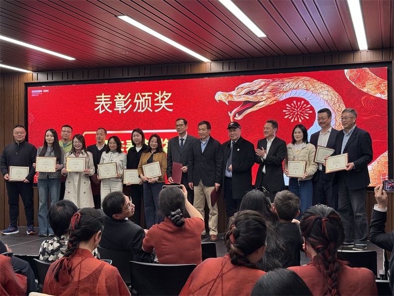 年會(huì)表彰優(yōu)秀中資企業(yè)。主辦方提供