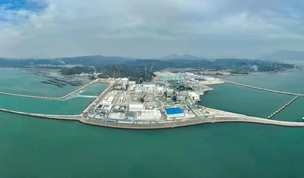 △2025年1月1日0時(shí)17分，經(jīng)過168小時(shí)滿功率連續(xù)運(yùn)行考核，漳州核電1號(hào)機(jī)組正式投入商業(yè)運(yùn)行。