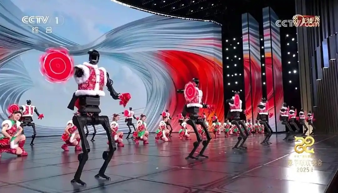 △今年春晚，宇樹科技人形機(jī)器人身穿東北特色的花棉襖扭秧歌，呈現(xiàn)出全新視覺效果。
