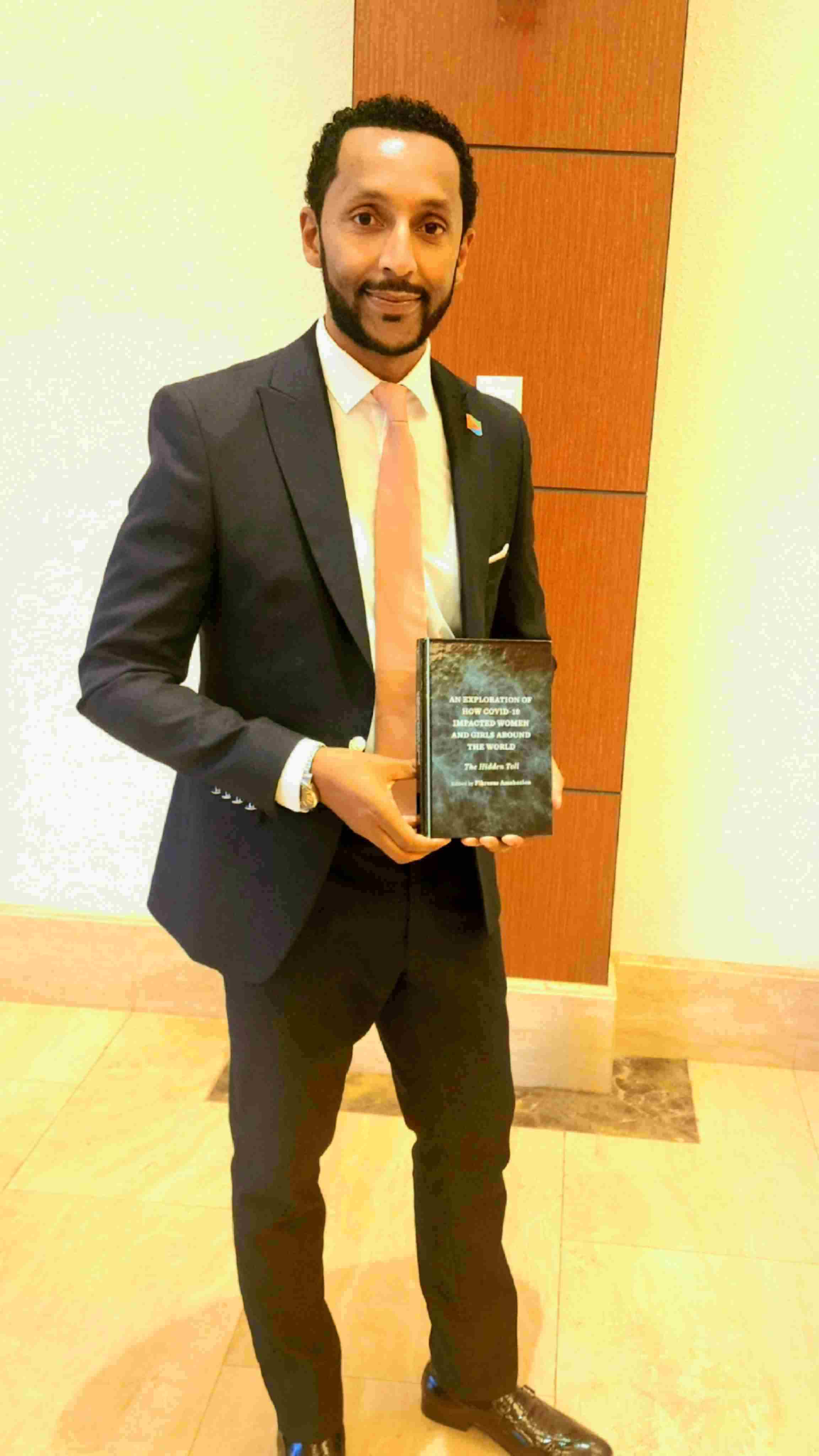 厄立特里亞戰(zhàn)略研究中心研究員、知名作家學(xué)者菲克雷耶蘇斯。圖片由受訪者提供