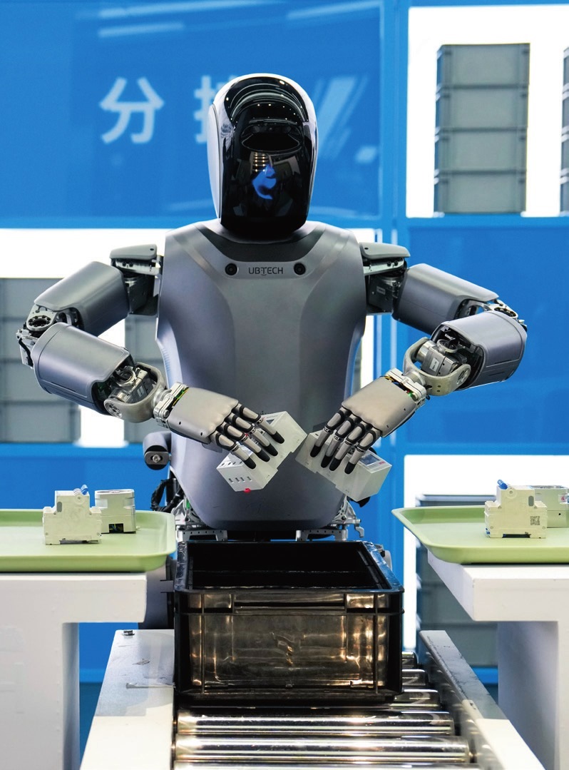 北京“機器人大世界”展示的優(yōu)必選人形機器人（2025年2月24日攝）。鞠煥宗攝/本刊