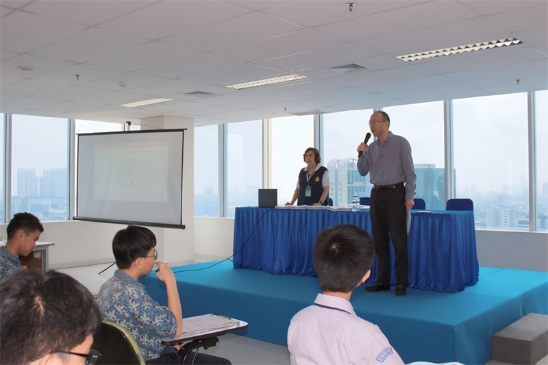 王思平參贊考前致辭。印尼雅加達華文教育協(xié)調(diào)機構(gòu)供圖