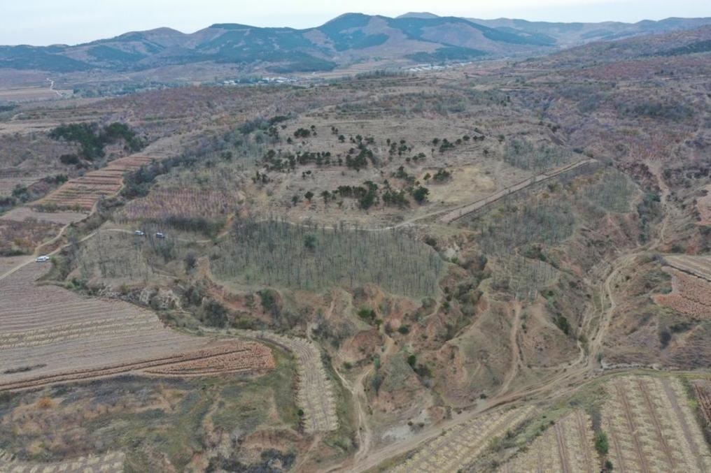 朝陽凌源無白丁遺址群（2024年11月23日攝）。新華社發(fā)（遼寧省文物考古研究院供圖）