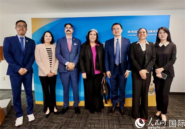 與會嘉賓合影。