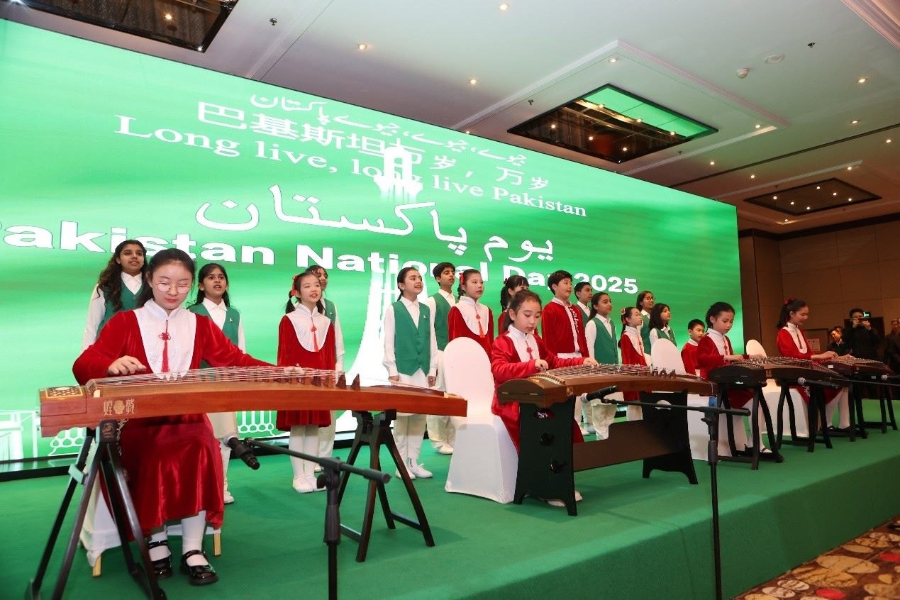 中巴兩國學(xué)生演出。巴基斯坦駐華大使館供圖