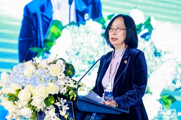 中國高等教育學(xué)會學(xué)術(shù)咨詢發(fā)展委員會委員、中國高等教育學(xué)會原副秘書長、《中國高教研究》主編王小梅。