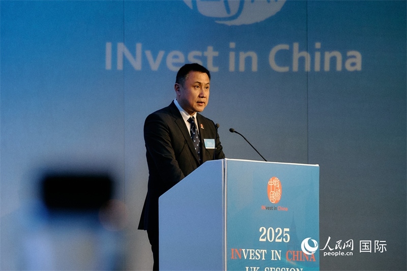 中國(guó)商務(wù)部外資司司長(zhǎng)朱冰發(fā)表致辭。楊浩鵬攝