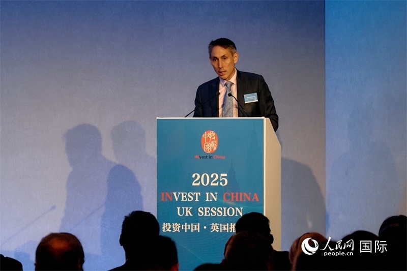 英國(guó)商業(yè)貿(mào)易部投資總監(jiān)吳僑文發(fā)表致辭。楊浩鵬攝