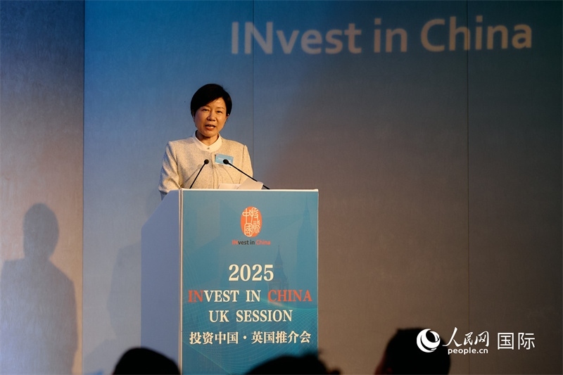 湖南省商務(wù)廳廳長(zhǎng)龍小紅做商務(wù)工作情況推介。楊浩鵬攝。