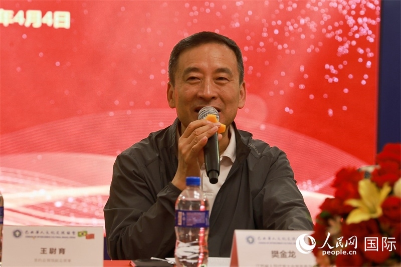 江蘇省人大常務(wù)委員會(huì)常務(wù)副主任樊金龍?jiān)谧剷?huì)上致辭。人民網(wǎng)記者 陳海琪攝