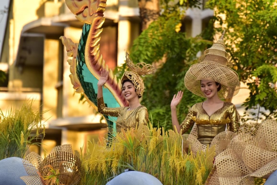 “祝福之河”花車以神龍形象象征水的神圣與豐饒，寓意祈福納祥。泰國國家旅游局供圖